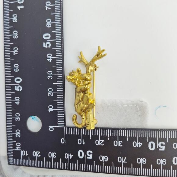 Disney Winnie the Pooh Tigger Branch Gold-Toned Brooch - Picture 7 of 7